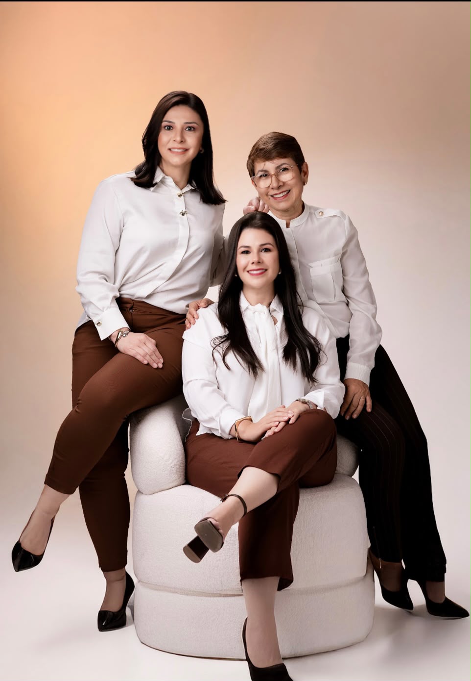 Juliana Faal, Dra. Renata Faal e Irene Faal — as responsáveis pela FAAL Estética Avançada